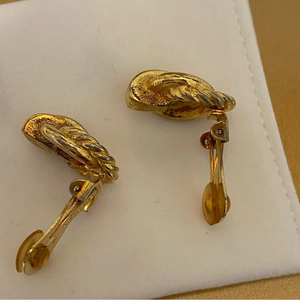 Vintage Elegant Signed Burberrys Gold Knot Earrings - Picture 6 of 8